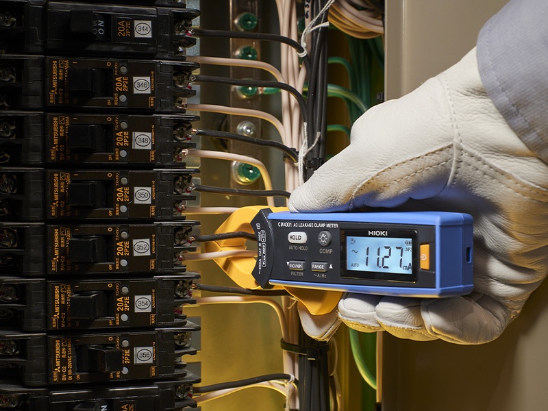 Ricerca e misura della dispersione di corrente negli impianti elettrici con la serie CM400x HIOKI